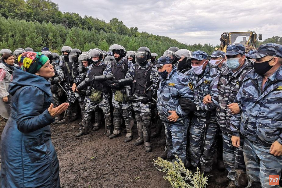 Столкновения активистов и силовиков на Куштау 15 августа 2020 года. Фото Александры Даниловой
