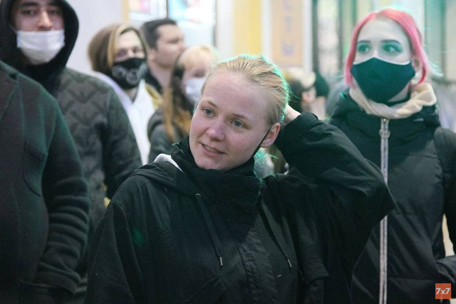 Анастасия Пряжкина (в центре) на акции 21 апреля