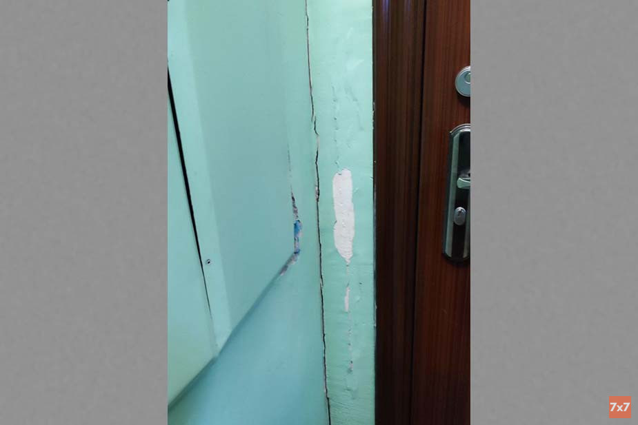 Трещина в подъезде