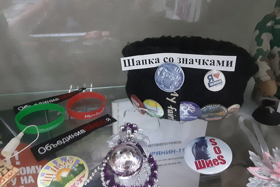 A hat with badges