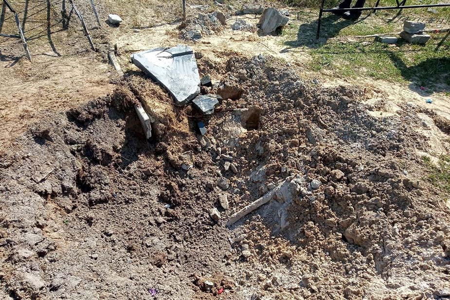 Разрушения на кладбище в Белой Берёзке из-за обстрела 29 апреля