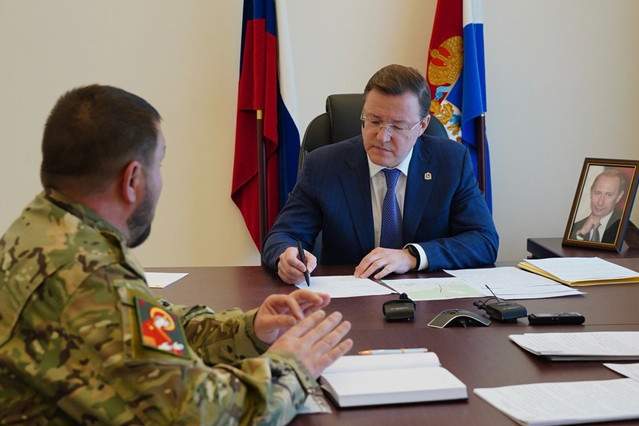 Губернатор Самарской области Дмитрий Азаров проводит личный прием, 14 мая 2024 года. Фото: Дмитрий Азаров / VK