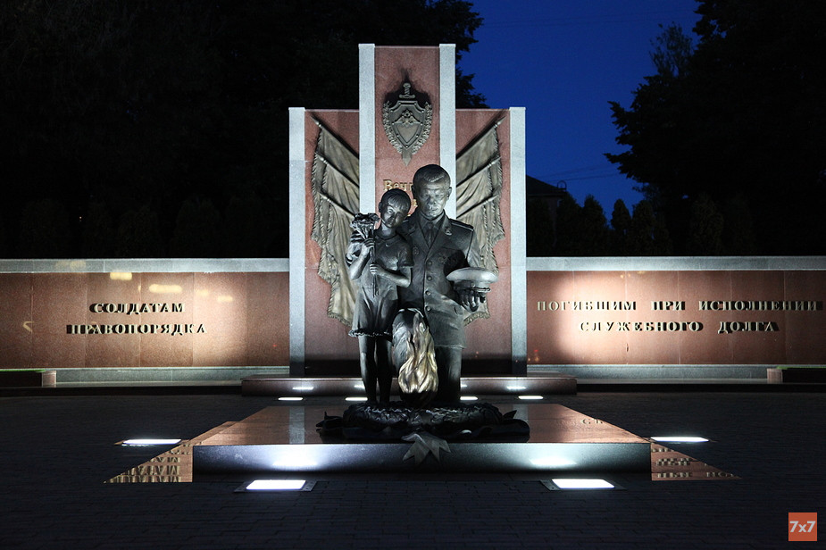 Памятник сотрудникам УМВД у КЦ УМВД