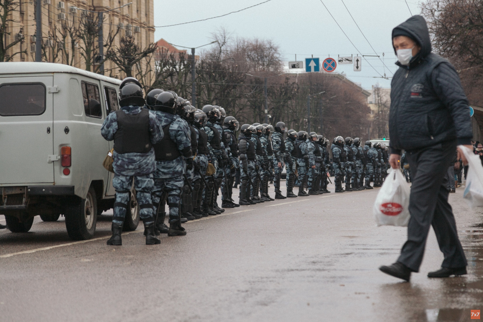 ОМОН на несогласованной акции в Воронеже. Фото Сергея Федулова