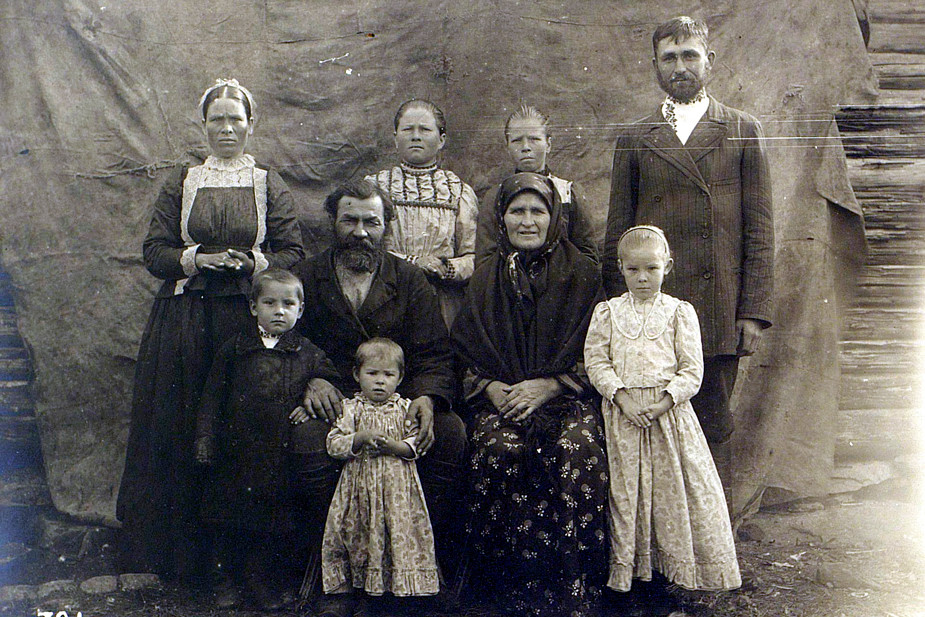 Крестьянская семья в Оренбурге, 1908 год. Фото: Михаил Круковский